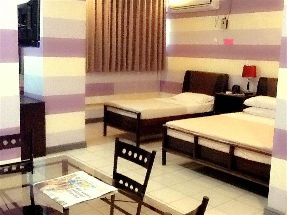 Hotel Tiffany Laoag Exteriör bild
