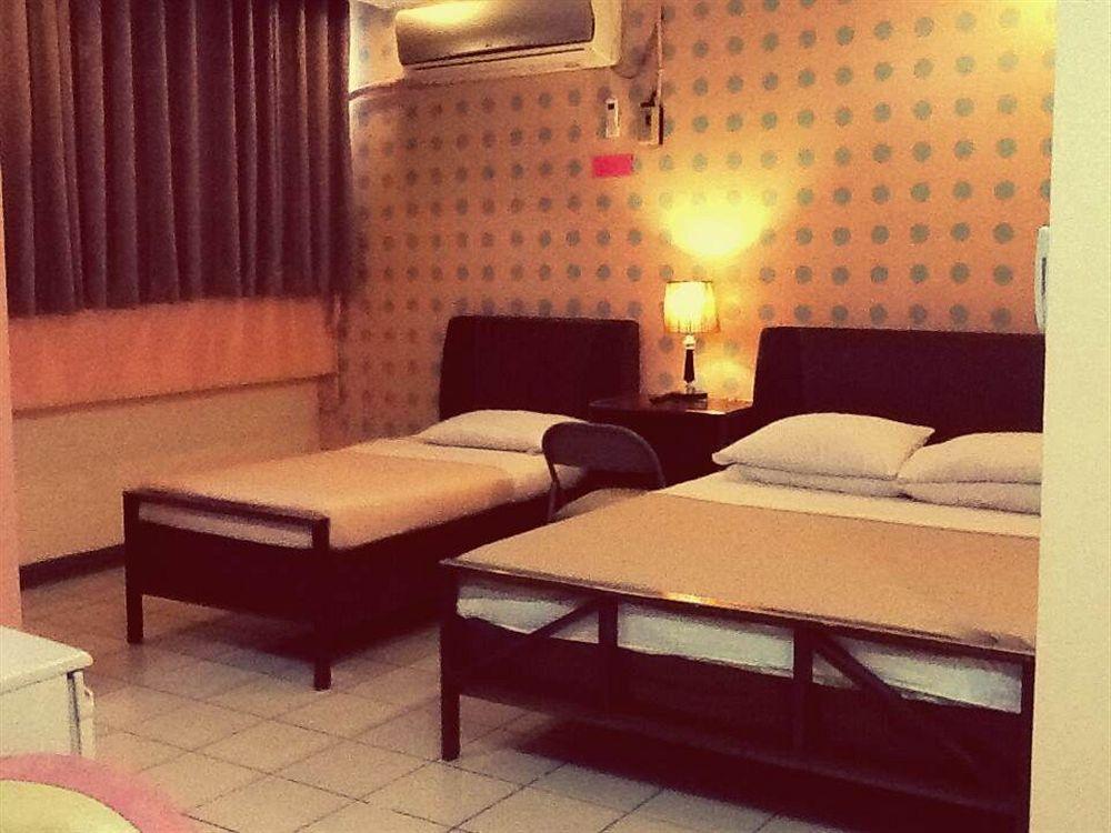 Hotel Tiffany Laoag Exteriör bild