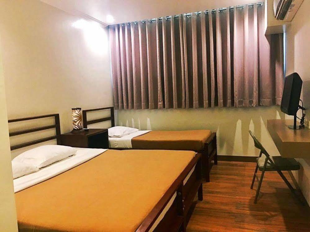 Hotel Tiffany Laoag Exteriör bild