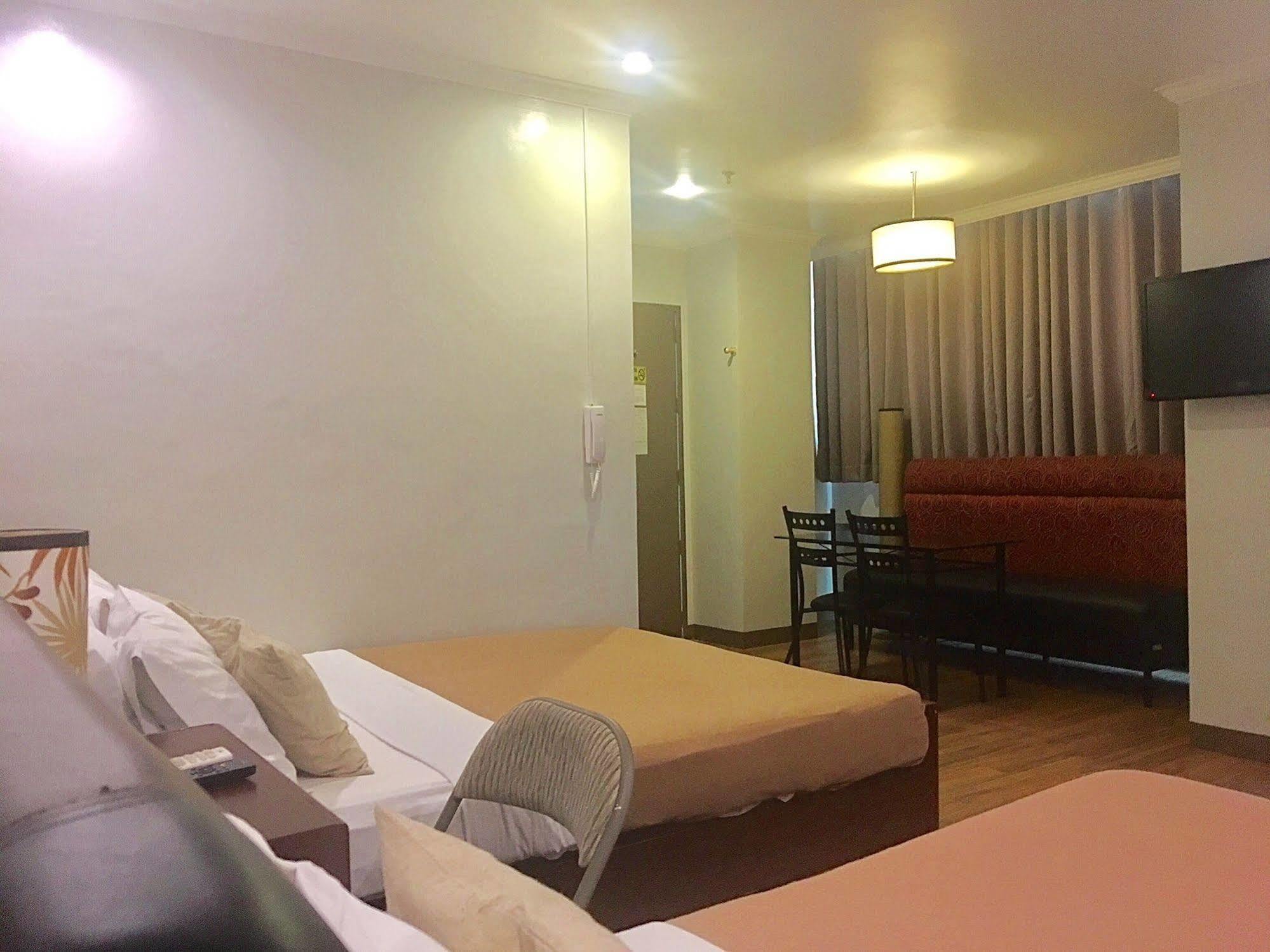Hotel Tiffany Laoag Exteriör bild