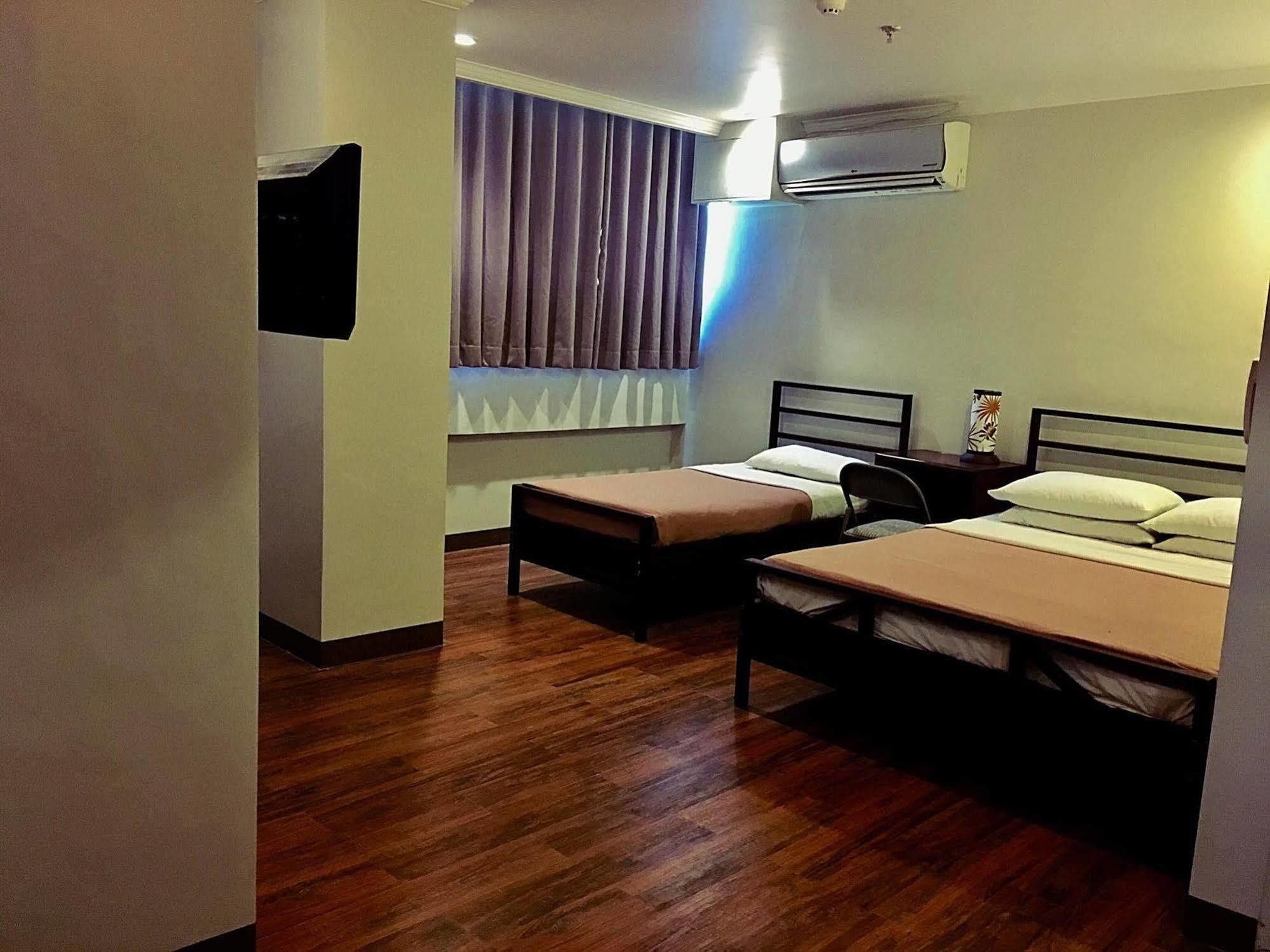Hotel Tiffany Laoag Exteriör bild