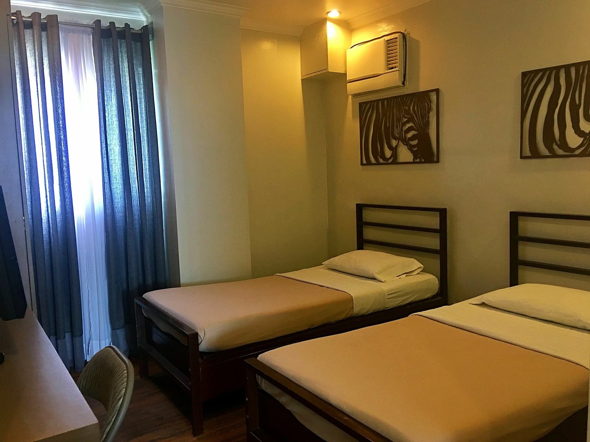 Hotel Tiffany Laoag Exteriör bild