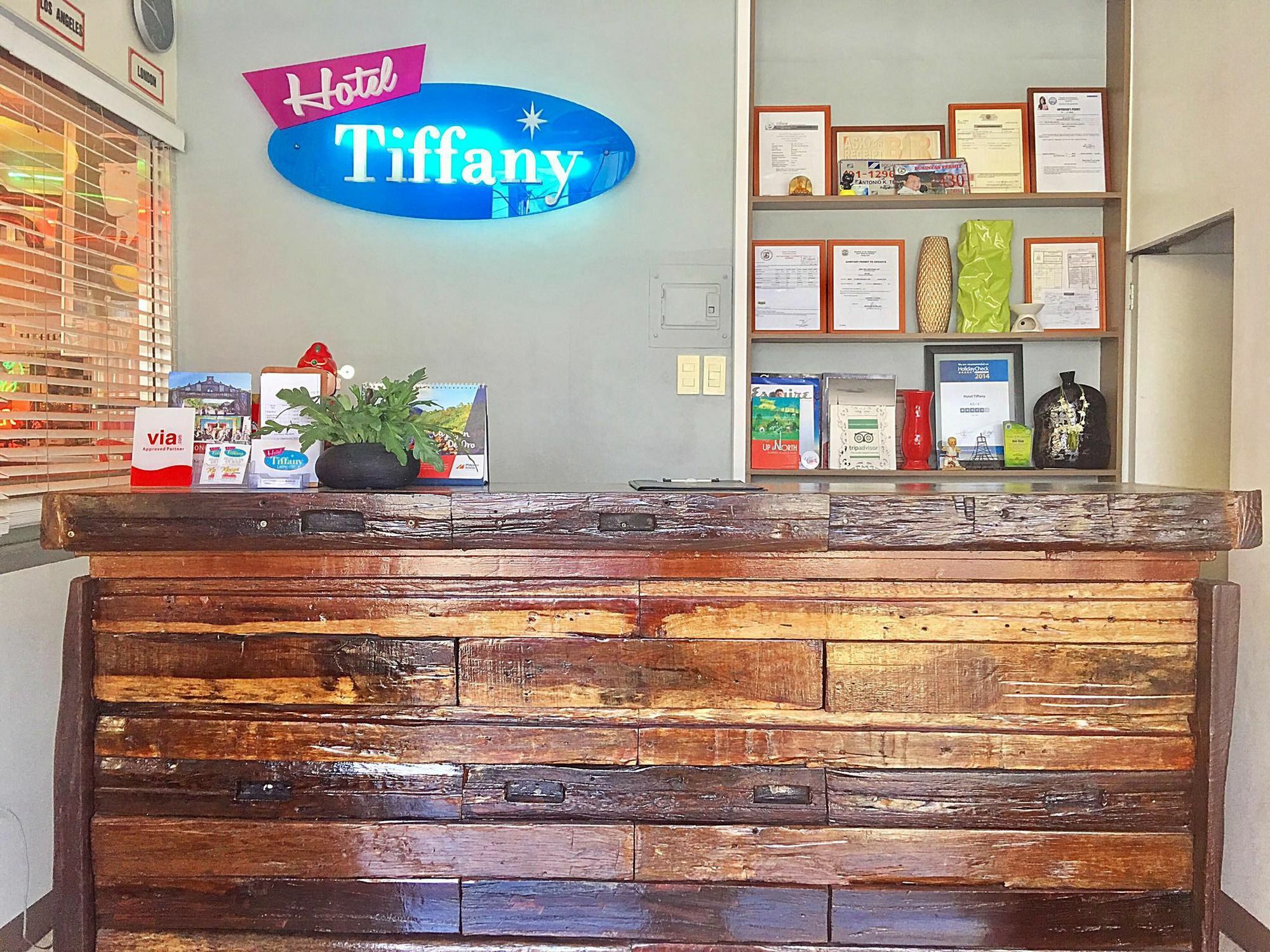 Hotel Tiffany Laoag Exteriör bild